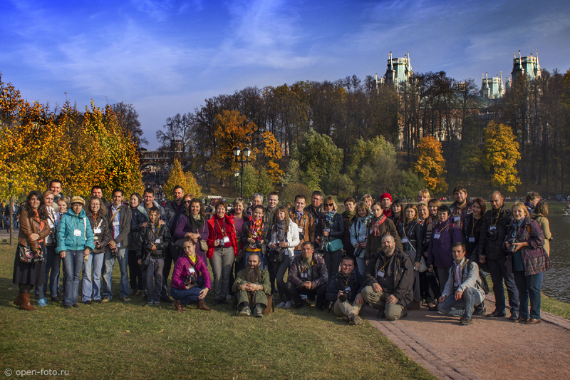 Участники Всемирной фотопрогулки в Москве. 11 октября 2014 года