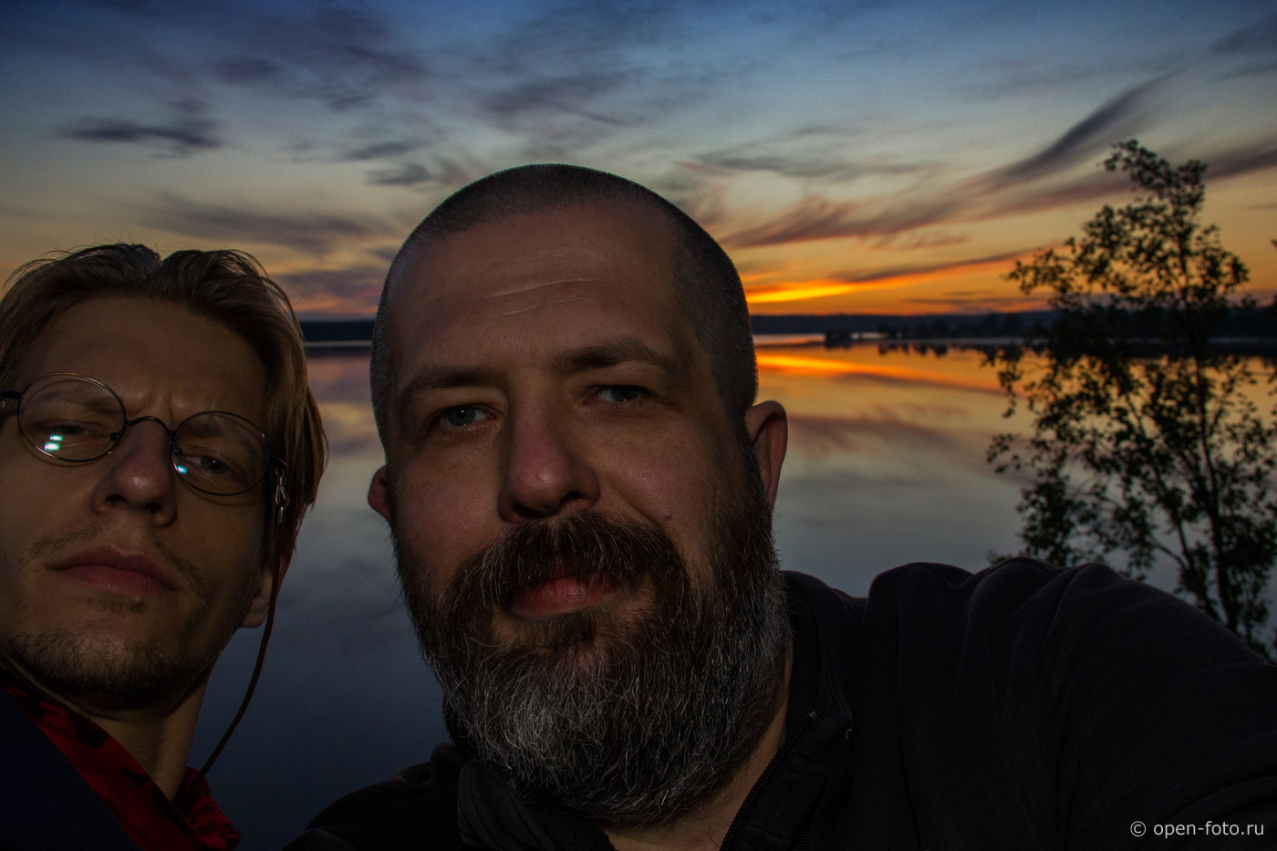 Селфи основателей Школы фотографии OPEN FOTO Александра Гришаенкова и Евгения Колкова у озера Кормило в Карелии