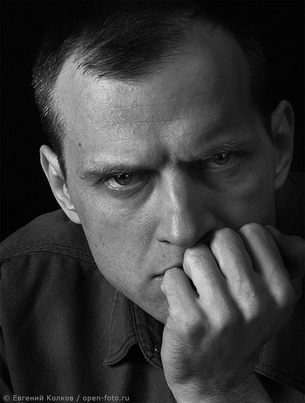 Черно-белый портрет. Бард Дмитрий Авилов. Автор фото - Евгений Колков