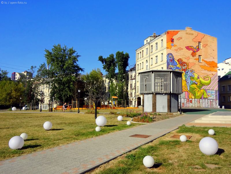 Сквер на углу Малого Сергиевского переулка и Трубной улицы. Фото Ксении Ждановой