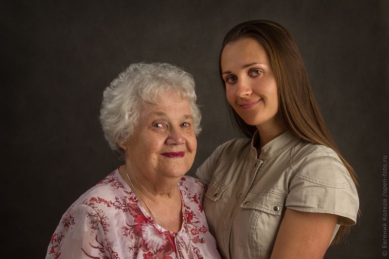 Бабушка и внучка. Фотограф Евгений Колков
