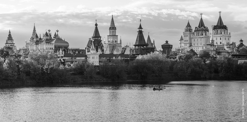 Измайловский остров. Вид на Измайловский Кремль. Фото: Борис Семенов