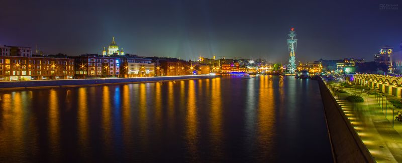 Вечерний городской пейзаж. Фото: Евгений Колков