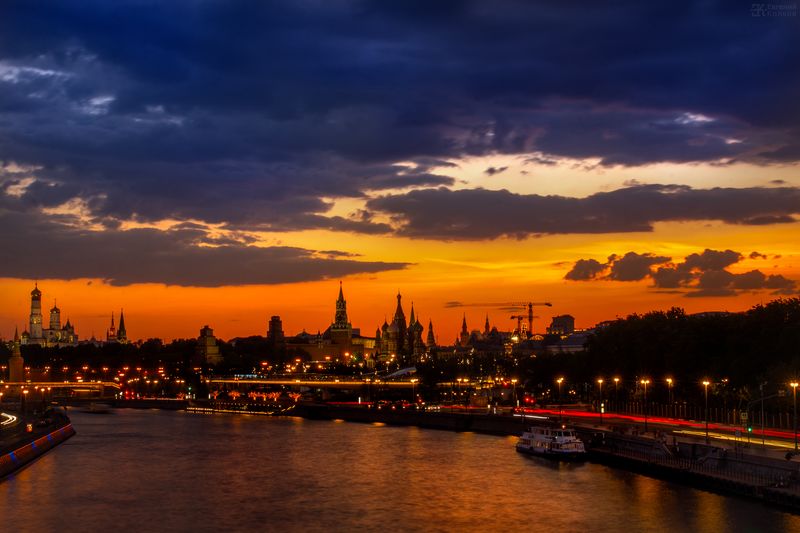Съемка городского пейзажа на закате. Фото: Евгений Колков