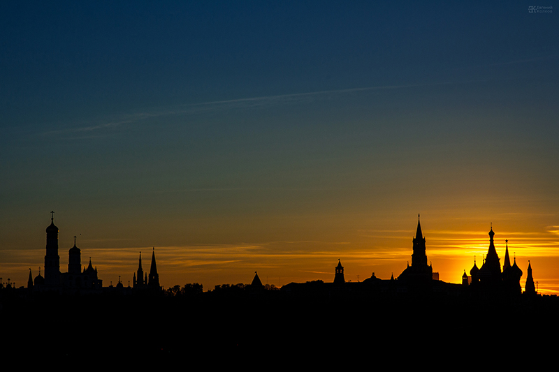 Городской пейзаж на закате. Фото: Евгений Колков